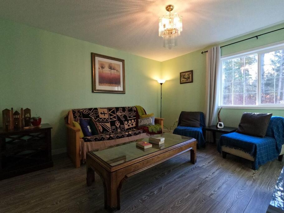 Countryroad Cozy 2Bedrooms Suite2 Nanaimo Ngoại thất bức ảnh