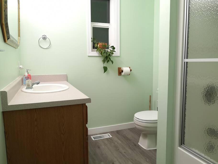 Countryroad Cozy 2Bedrooms Suite2 Nanaimo Ngoại thất bức ảnh
