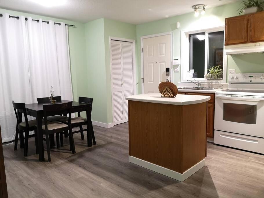 Countryroad Cozy 2Bedrooms Suite2 Nanaimo Ngoại thất bức ảnh